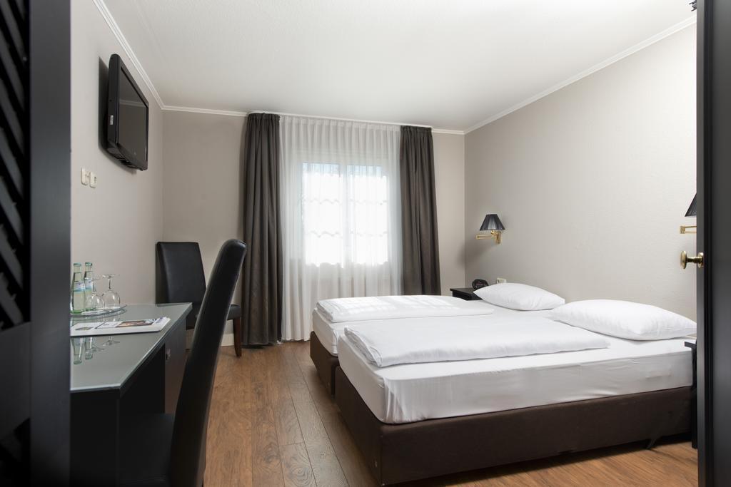 Hotel Munich North Нойфарн бай Фрайзинг Стая снимка